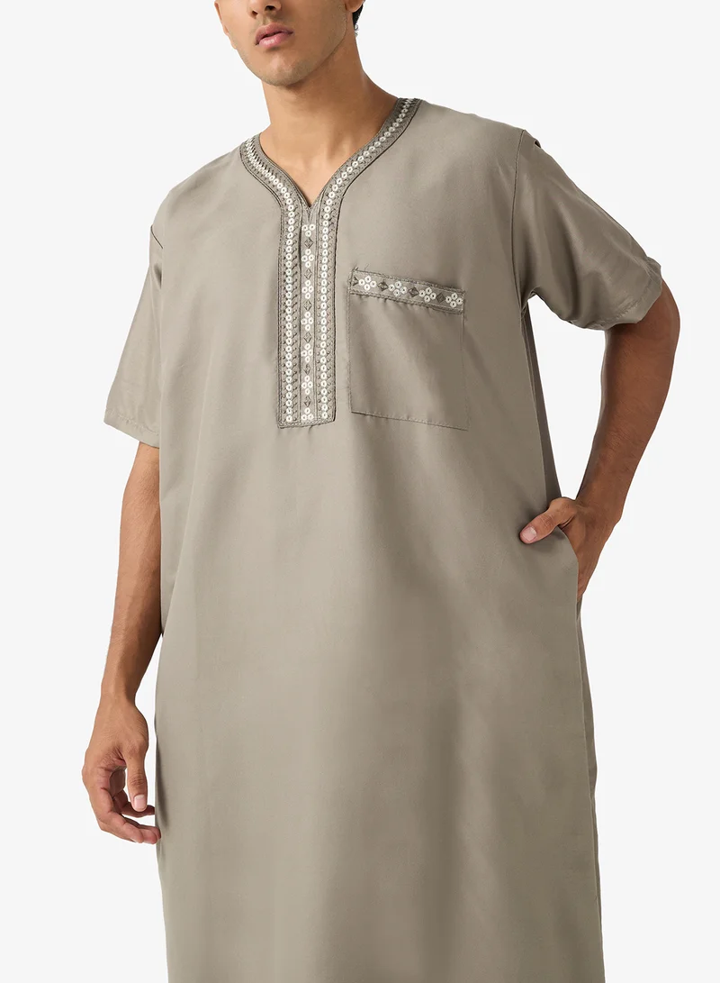 Robert Wood  V Neck Classic Thobe for Men | Best Price UAE